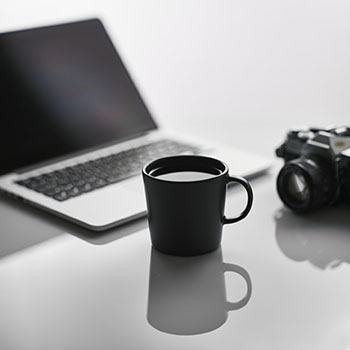 足球赛场冷热交替，变幻莫测令人拭目以待